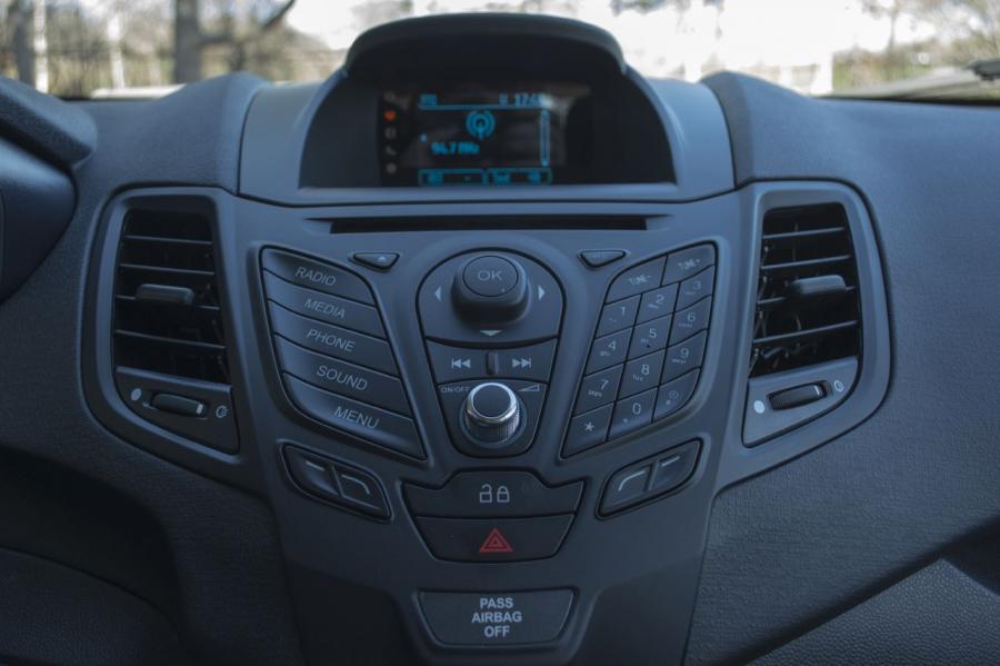  Ford Fiesta 1.0L EcoBoost 2014 года  (фото 17 из 23)